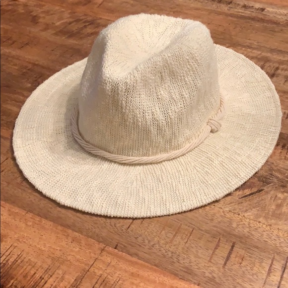 American Eagle Outfitters Accessories - NWT!! American Eagle hat